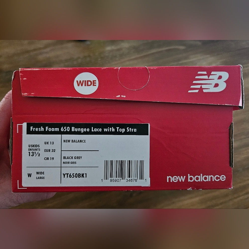 NIB New Balance Kid Black and White Sneakers 13.5 wide - Picture 4 of 5